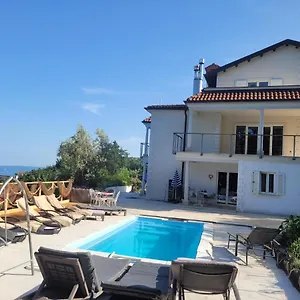  Apartment Chiara Mit Meerblick Und Pool Und Jacuzzi Kroatien